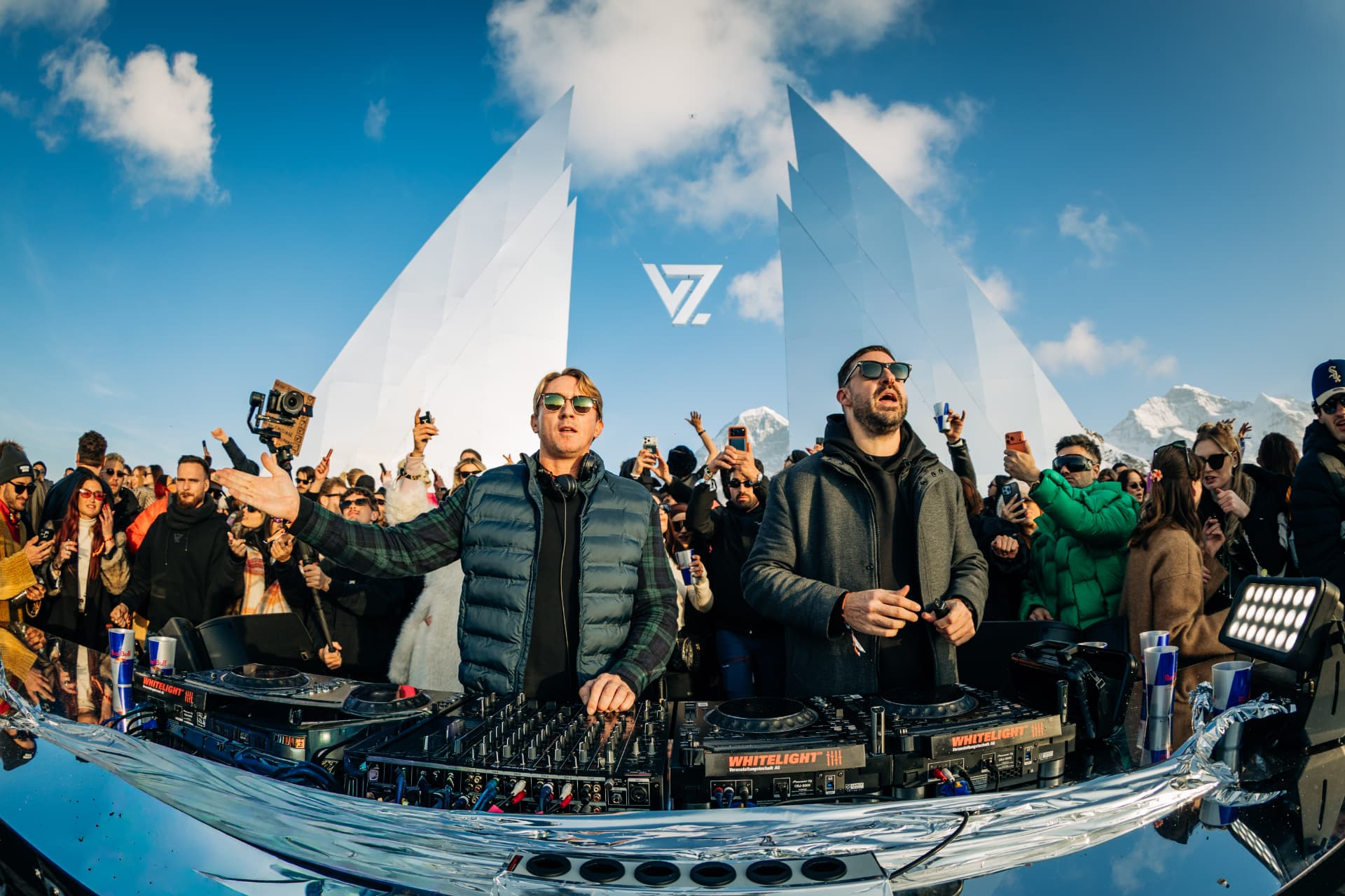 DJ duo performing for the VSNZ crew at the Männlichen stage